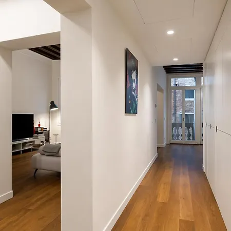 Renovated And Spacious Flat Near San Marco 아파트 *